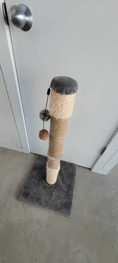 Cat scratching post used - Size medium - one left - 16"x16"x32", View more