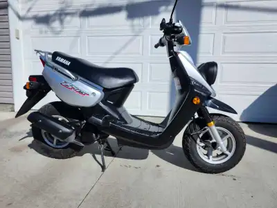 YAMAHA BWS 50 SCOOTER. HAS BRAND NEW BATTERY AND RUNS EXTREMELY WELL AND EVERYTHING WORKS AS IT SHOU...