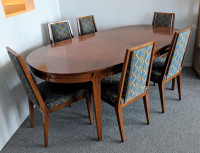 Mid Century Modern Dining Table and Six Chairs Vintage
