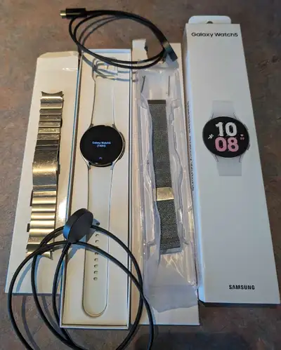 Mint condition Samsung galaxy watch 5 GPS, WiFi, Bluetooth. Includes 2 usb chargers, and 2 extra str...