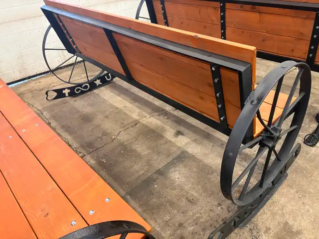 Rustic Wagon Wheel Bench561546444041113602