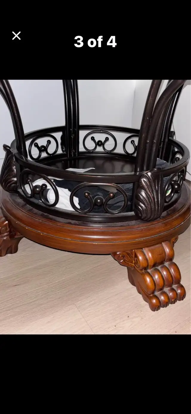 wooden round dining table  in Dining Tables & Sets in City of Toronto - Image 3