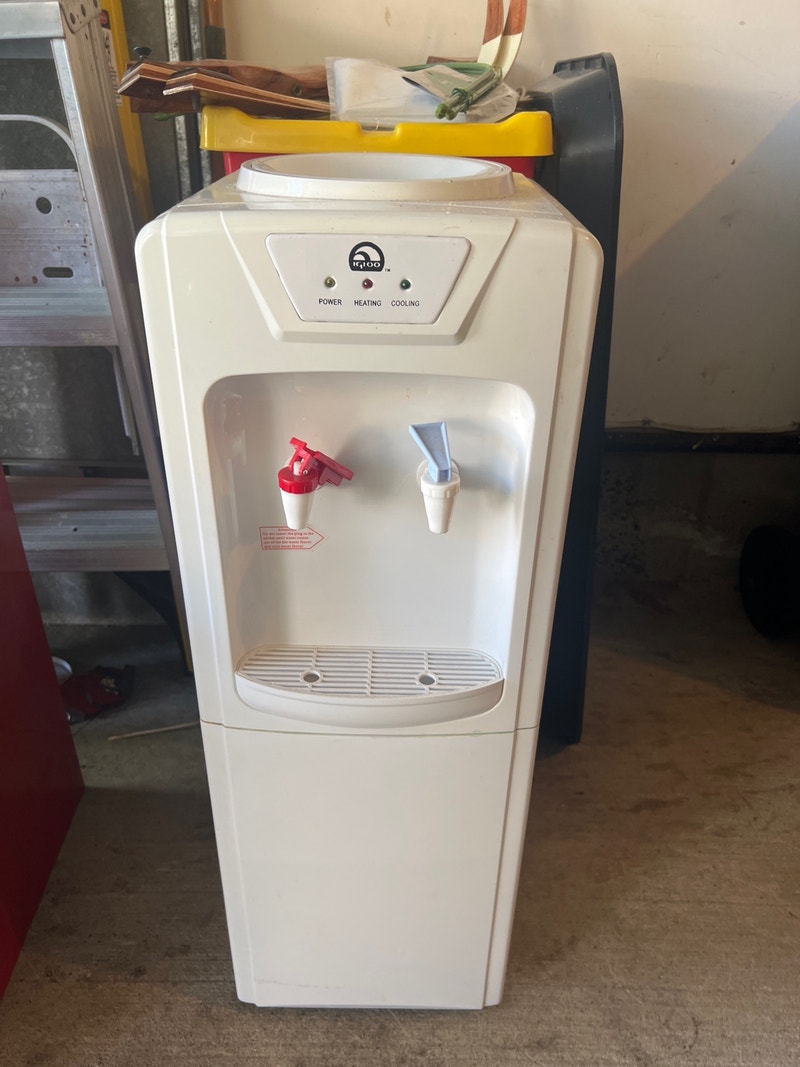 Hot and cold water dispenser Free Stuff Ottawa Kijiji