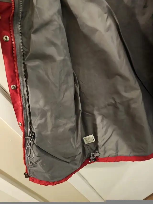 north face shell jacket hyvent  medium in Women's - Tops & Outerwear in Edmonton - Image 5