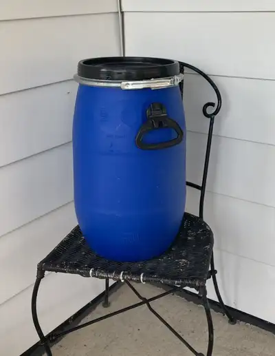 The classic 30 L canoe barrel—(actually holds 34 L). Johnny Barrel delivering around Ottawa / Gatine...