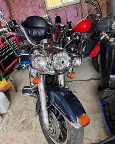 Selling our 2004 Harley Davidson Road King, a true classic with 102780 kilometers on the odometer. T...
