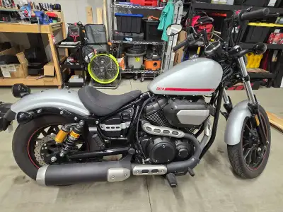 2019 Yamaha Bolt R-Spec 7200 km 948cc Good Rubber Comes with two seats as shown Comes with two handl...