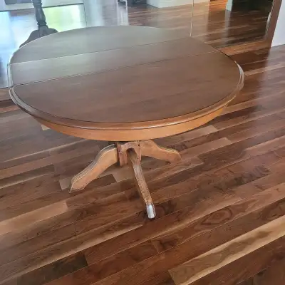 TABLE BOIS MASSIF RONDE EXTENSIBLE OVALE, View more