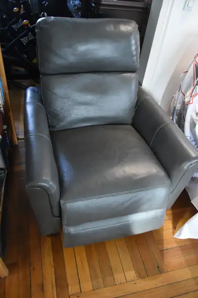 Leather Chair.  Non-Functioning Power Recliners, View more
