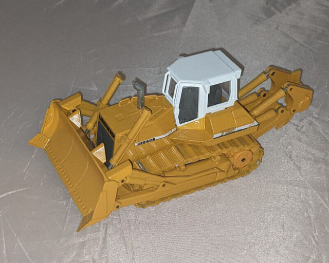 Leibherr Diecast Bulldozer in Arts & Collectibles in Bedford - Image 2