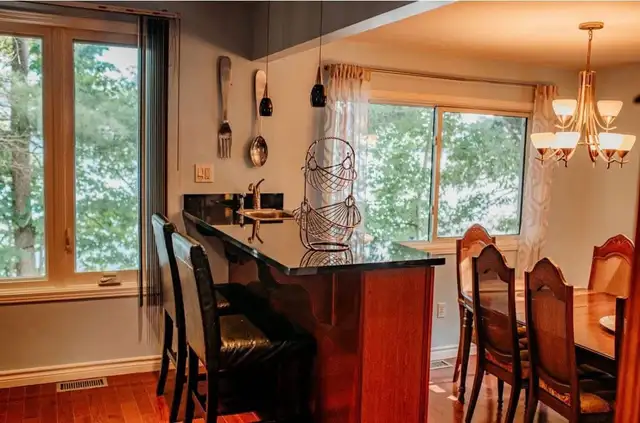 Smiths Luxury Lakefront Cottage Escape Near Algonqu in Ontario in Canada - Image 3