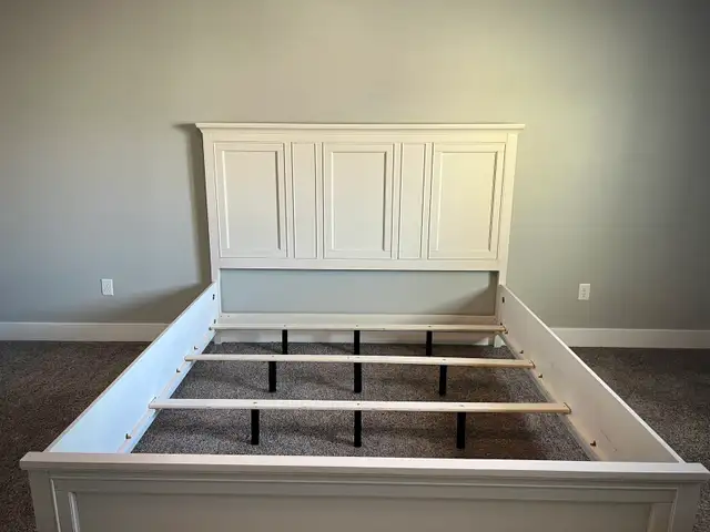 KING BED FRAME – SOLID WOOD, EXCELLENT CONDITION in Beds & Mattresses in Mississauga / Peel Region - Image 8