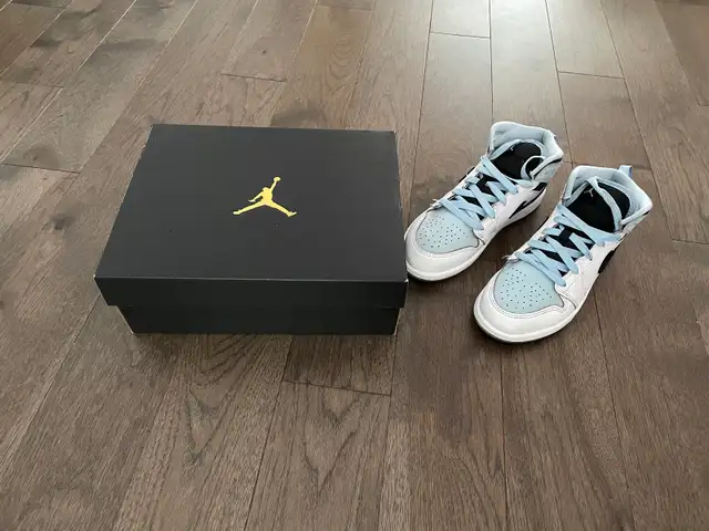 Soulier Nike Air Jordan in Kids & Youth in City of Montréal - Image 4