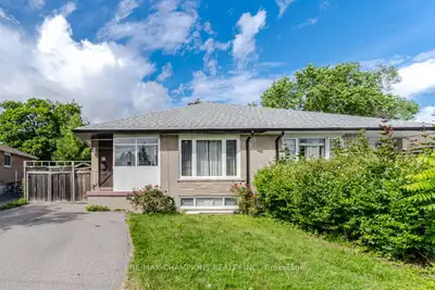 Beautiful 3BR house with 3 parkings in a very good location in Brampton is available for rent. - 5 m...