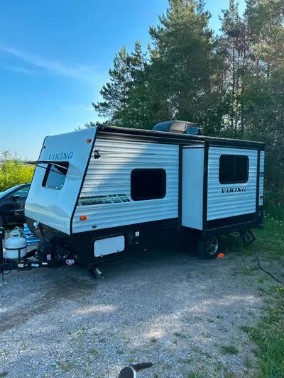 2020 Viking 17 FQS Travel Trailer - selling to buy a larger trailer. Great couples trailer. 3875 lb...