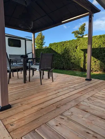 Nous avons une roulotte wanabago situé sur le magnifique terrain de camping. La jolie Rochelle à Sai...