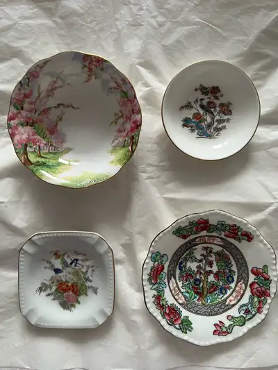 Set of 4 mismatched small wall plates in Japanese style, View more