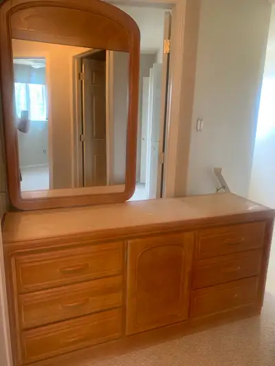 solid wood 6 piece queen bedroom set., View more