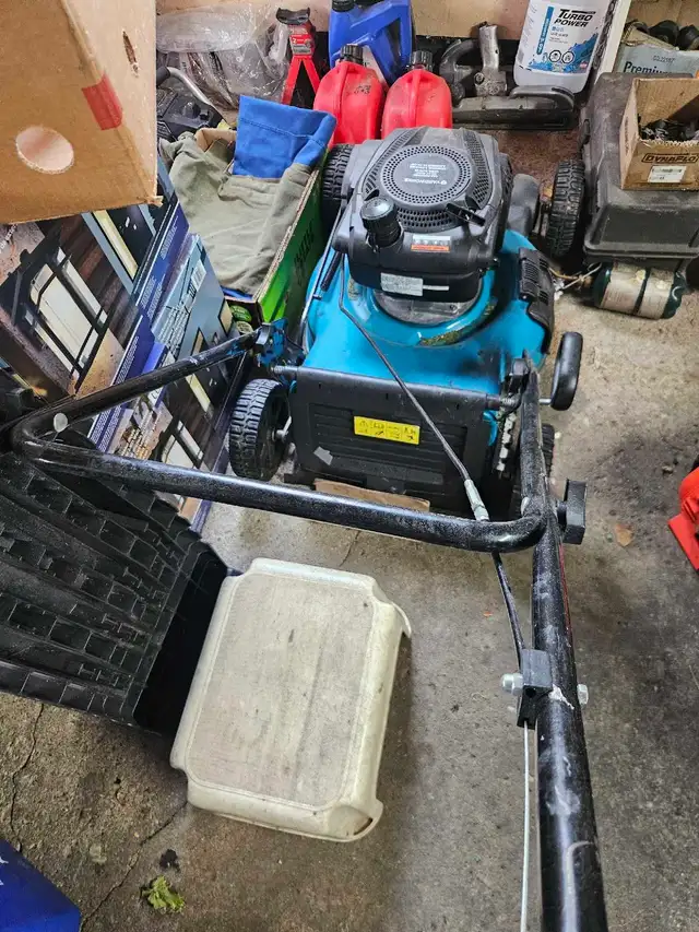 Like New Yardmachines 173cc Push Lawnmower
