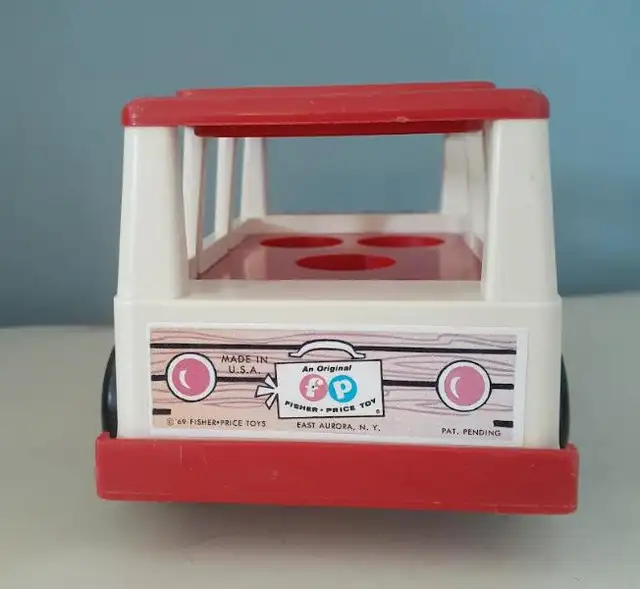 Vintage 1969 Fisher Price Little People Mini Bus with 2 people in Toys & Games in Markham / York Region - Image 7
