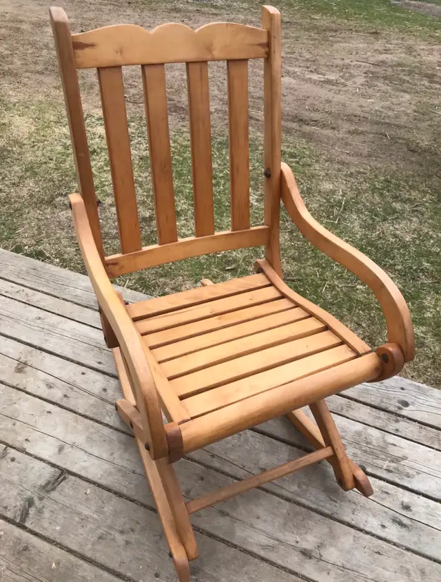 Rocking chair for kids or small person in Chairs & Recliners in Moncton - Image 2