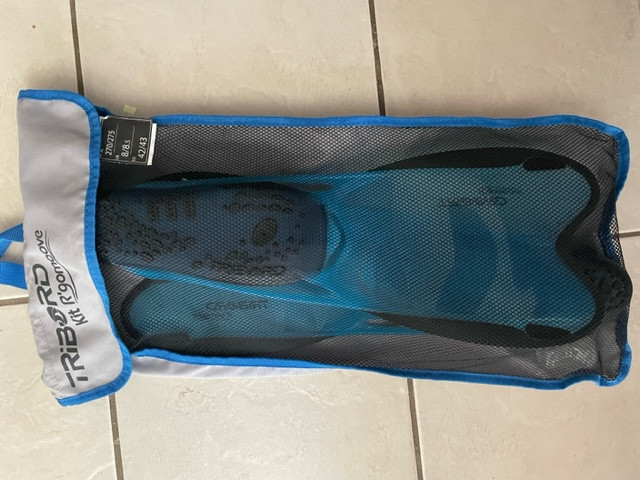 Flippers for swimming/diving - size US 9-10 EU 42/43 in Water Sports in Kitchener / Waterloo - Image 2