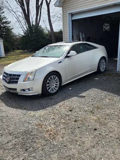 WOW WOW 2011 cadillac cts coupe 3.6l WOW WOW modèle performance rare. Véhicule toujours dans garage....