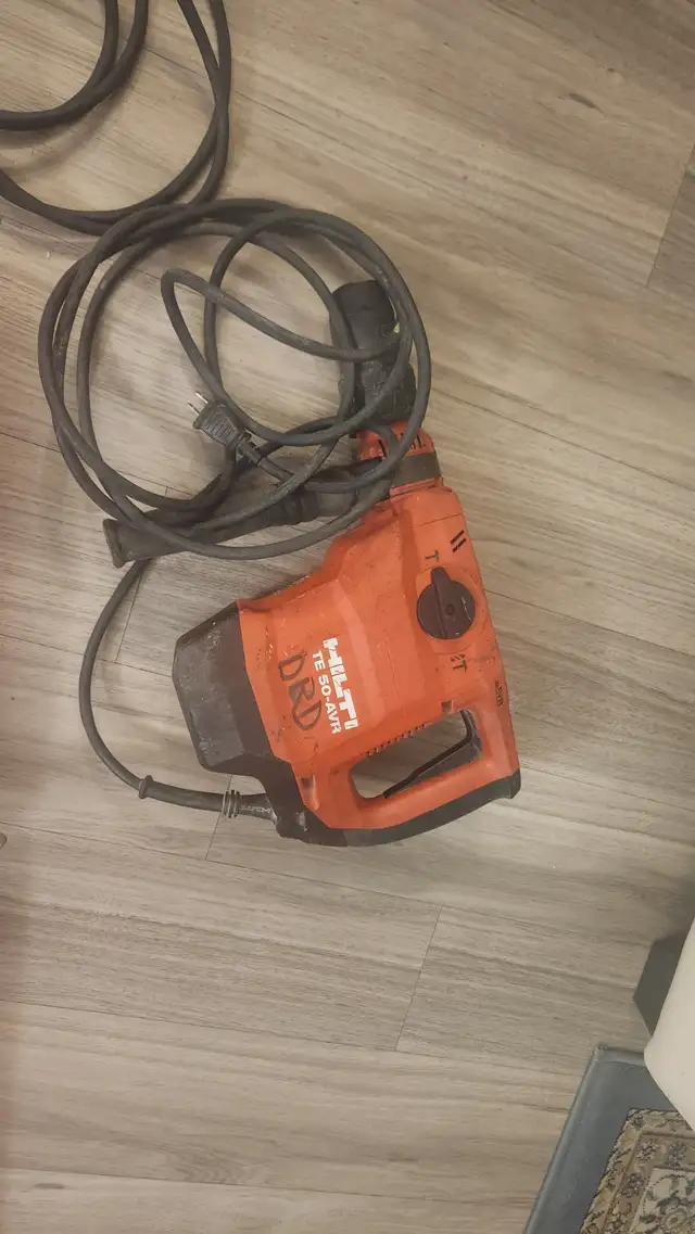 hilti te 50 avr hammer drill chissell and bit 550 cash$$ in Power Tools in Edmonton - Image 2