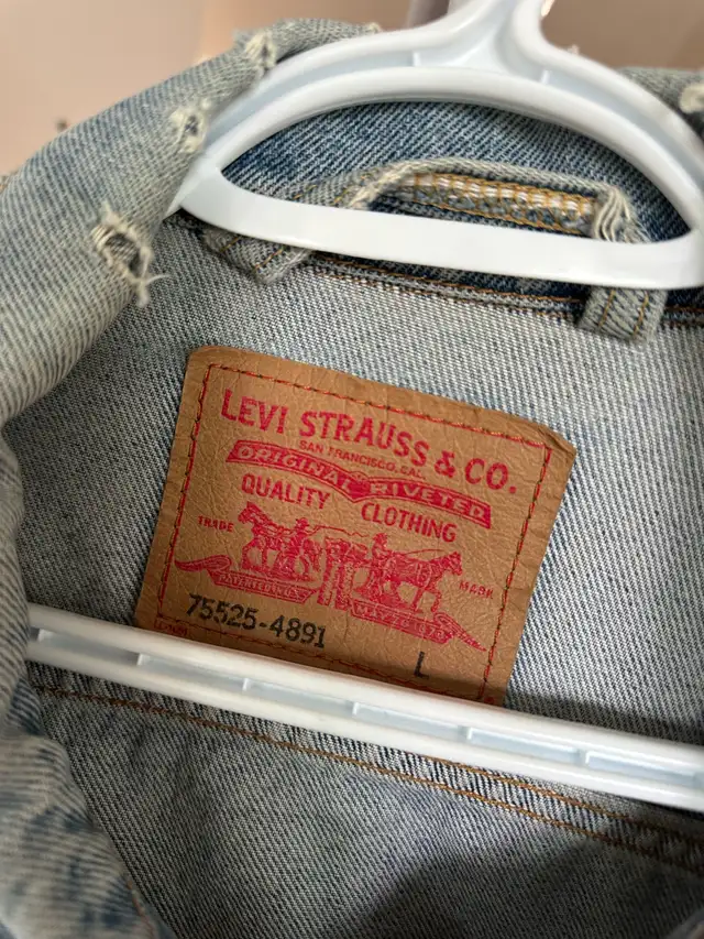 90s Levi’s Vintage Jacket in Other in City of Toronto - Image 3