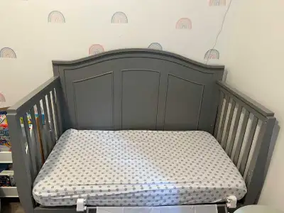 DaVinci Emmett 4-in-1 Convertible Crib, View more