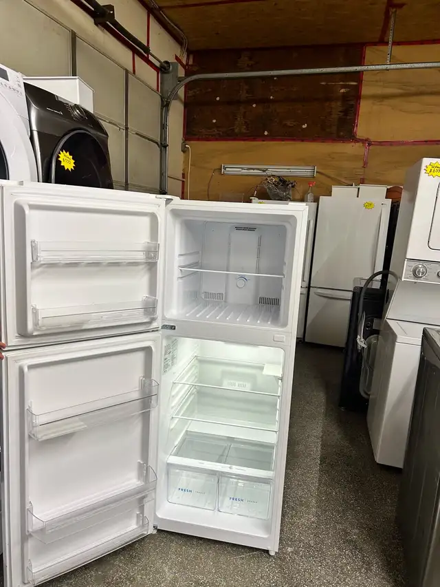 Fridge Frigidaire 24” wide apartment size -  %100 working  in Refrigerators in Kitchener / Waterloo - Image 6
