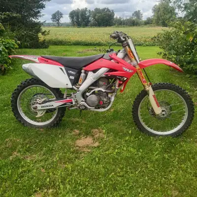 Selling my trail blazer. Fresh tune up, chain, Sprockets, ready to ride. Kick start lever broke but...