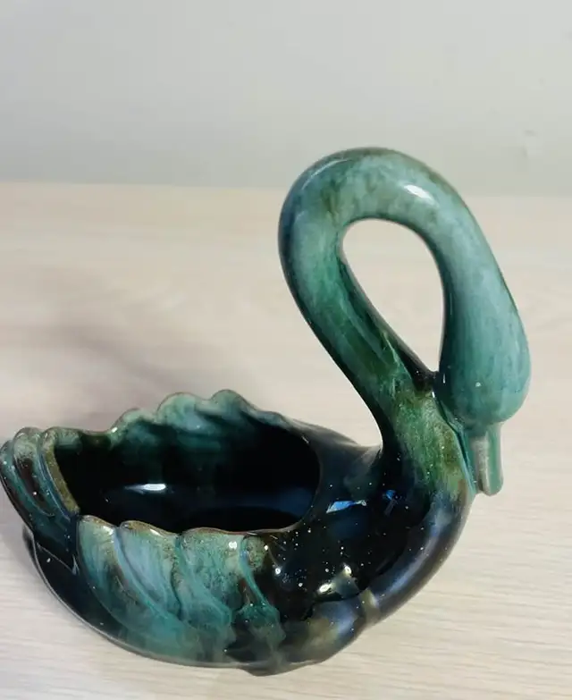 VTG Blue Mountain Pottery Swan Dish  Green Drip Glaze Canadian in Arts & Collectibles in City of Toronto - Image 5