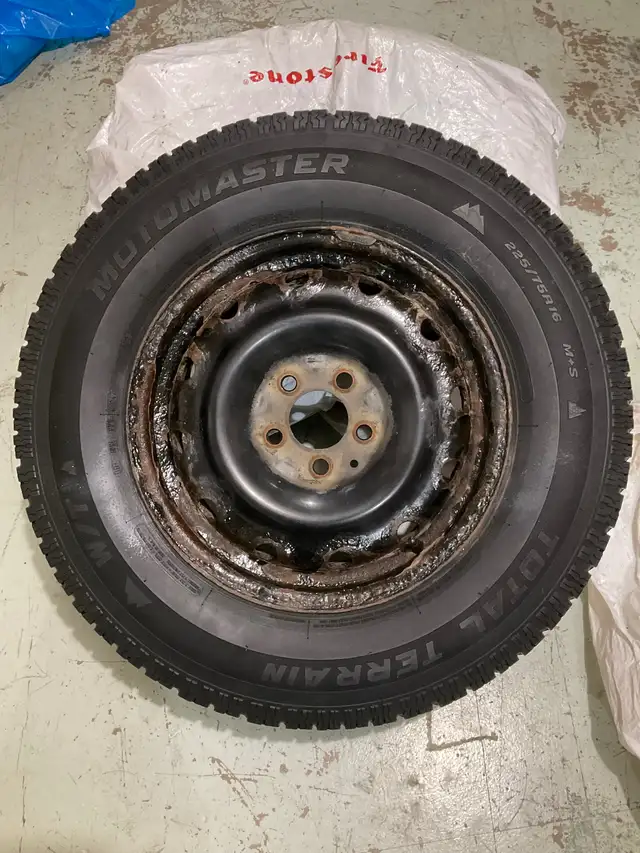 225/75/R16 Motomaster Total Terrain in Tires & Rims in Bedford - Image 3