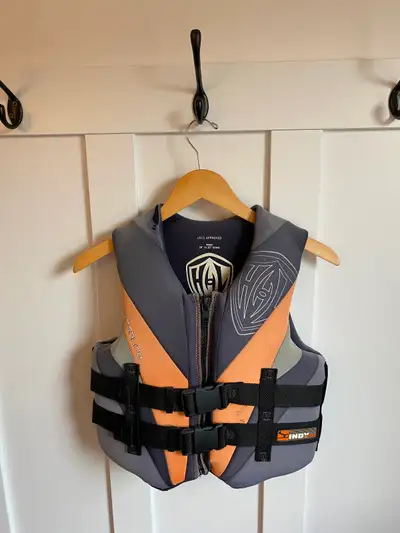 Hyperlite Indy Series ski vest Adult X-small (child) Chest size: 28-32” (71-81 cm) User weight: more...