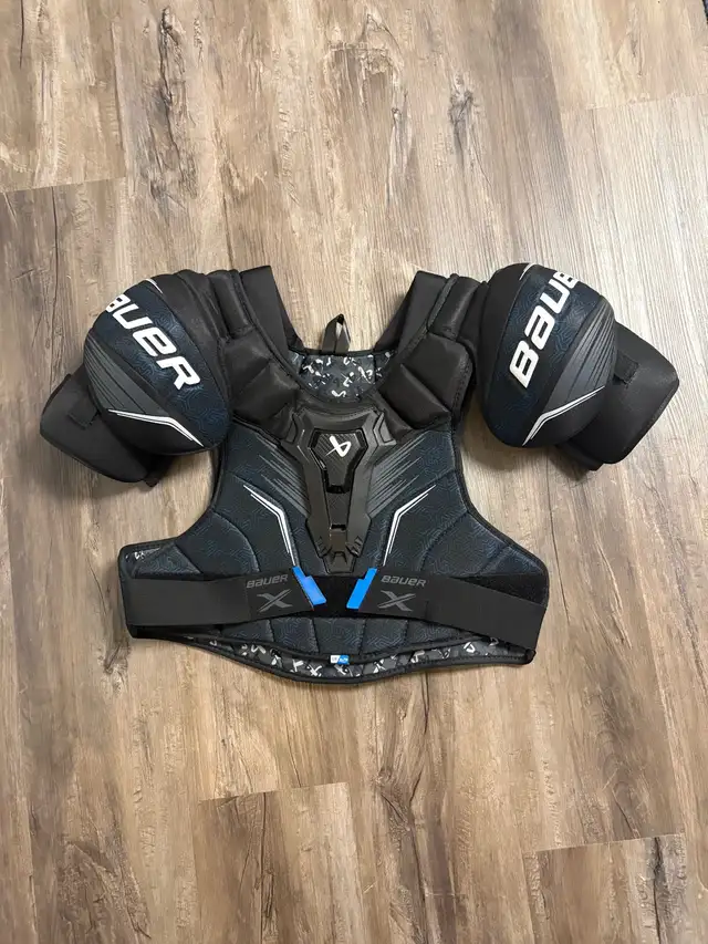 Shoulder Pads XL in Hockey in Chatham-Kent - Image 2