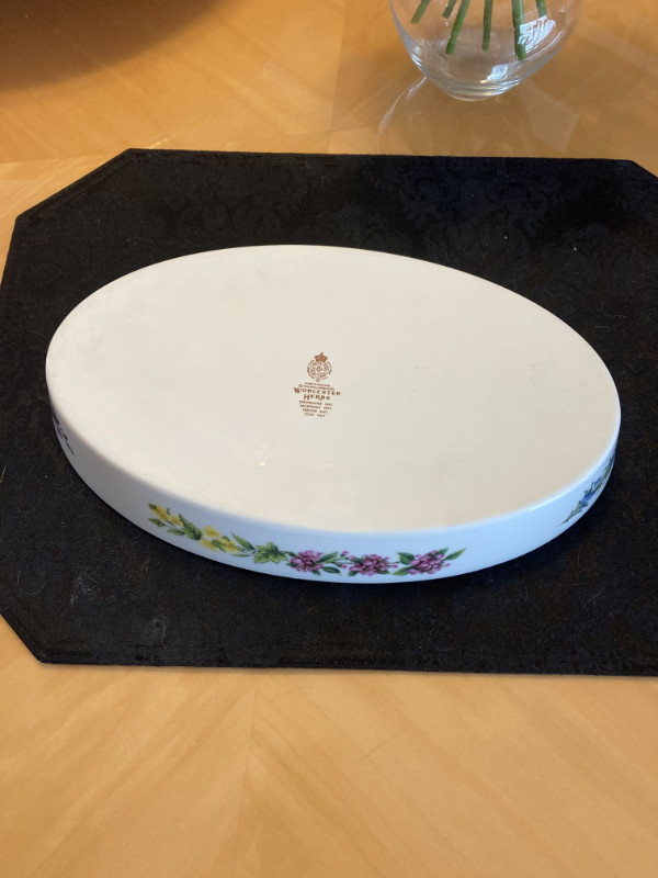 ROYAL WORCESTER OVAL SERVING PLATE  HERBS SAGE in Kitchen & Dining Wares in London - Image 2