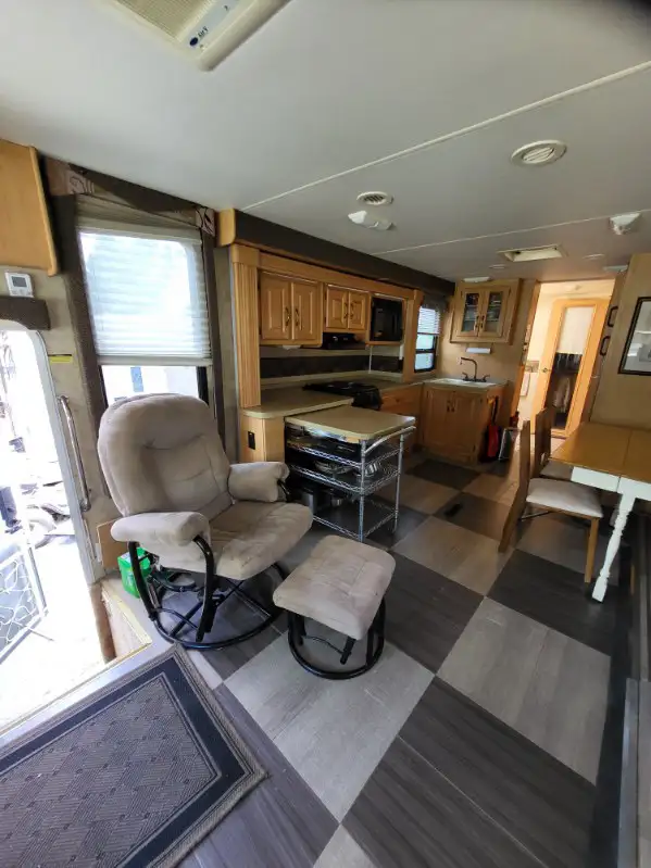 Prêt pour l’aventure Damon Challenger 2006 in RVs & Motorhomes in Saint-Jean-sur-Richelieu - Image 5