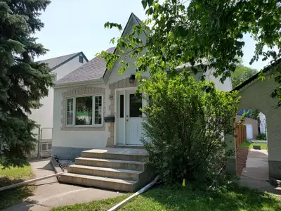 East Kildonan (Glenelm) house for rent, 22 Hespeler Avenue, across from Hespeler Park. Close to Down...