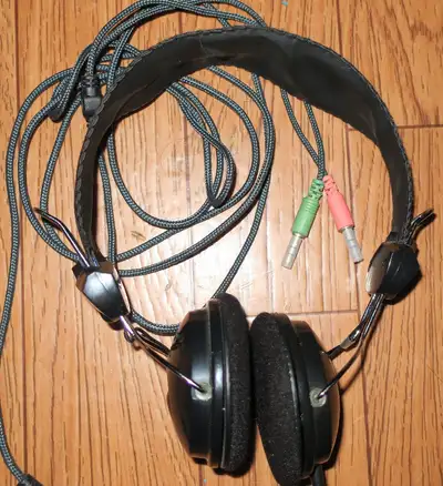 $10 LG headset with inline mic headphones for computer like new, View more