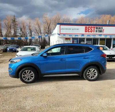 2017 Hyundai Tucson Luxury AWD, 2.0L 4cyl, Auto, 155700 Kms, fully loaded with leather seats, and pa...