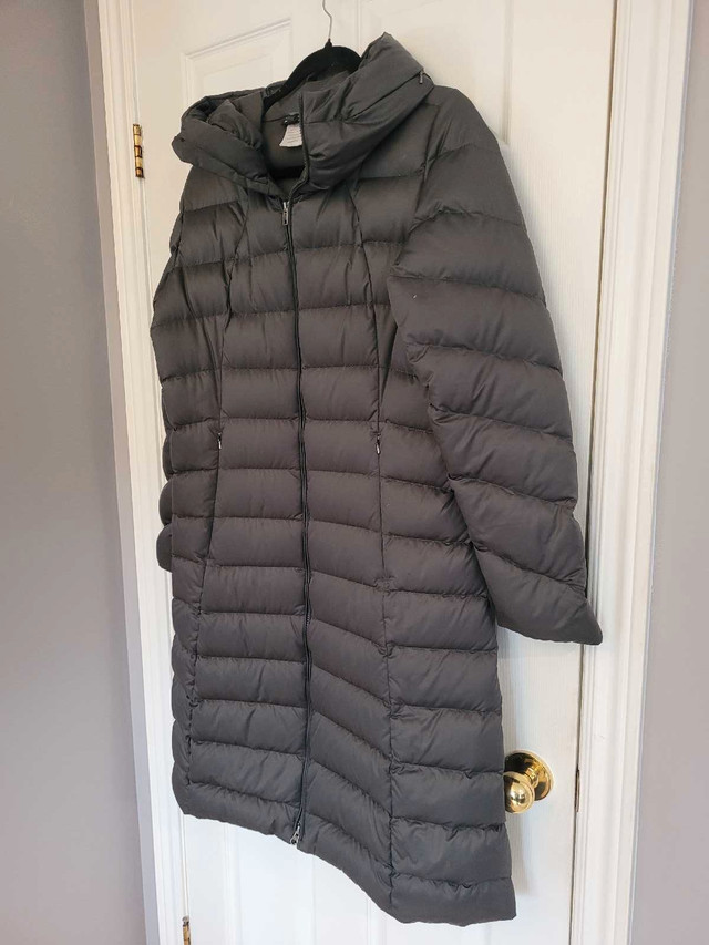 Womens Patagonia long down filled coat size Large  in Women's - Tops & Outerwear in Annapolis Valley - Image 4