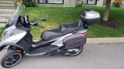 Piaggio MP3 Sport acheté neuf en mai 2018. Scooter italien, très populaire en Europe. Excellente éta...
