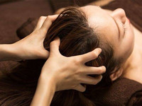 Hair oil massage 