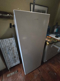 Upright freezer 4 sale.  New