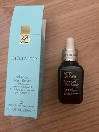 Estée Lauder Advanced Night Repair Serum Synchronized Multi-Recovery Complex. Unused and comes with...
