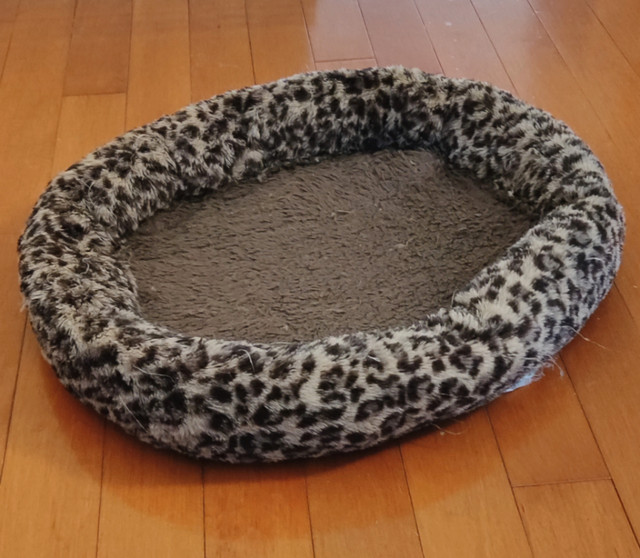 Cat or small dog bed in Accessories in Markham / York Region - Image 2