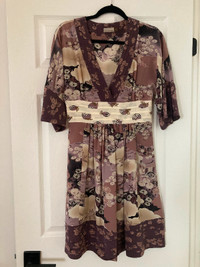 Vintage like-new Wilfred Aritzia Silk Kimono dress sz 6 small