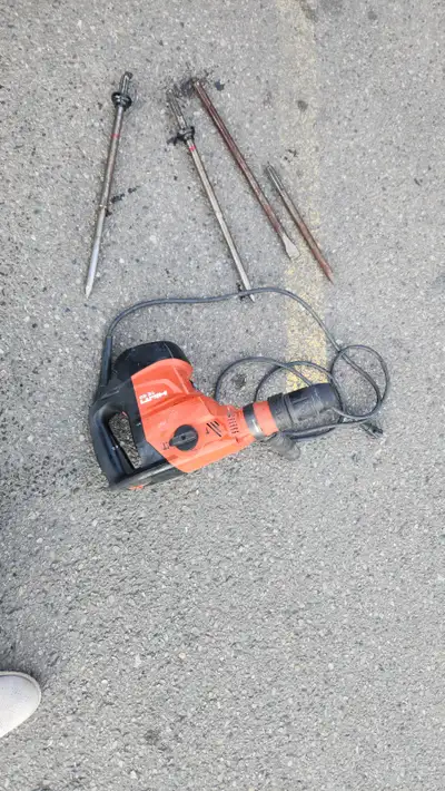 hilti te 60 hammer drill 2 chissels and one drill bit 645$, View more