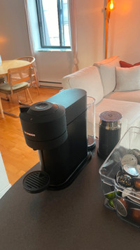 Machine à café Nespresso Vertuo + mousseur à lait + capsules